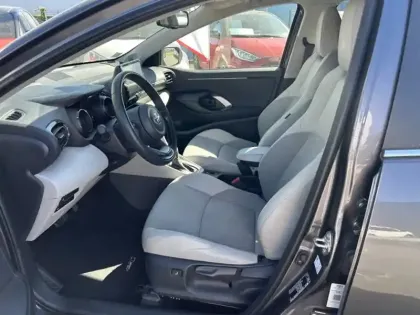 Photo 15 Toyota Yaris Hybride 116h Iconic Techno