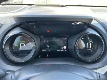 Photo 14 Toyota Yaris Hybride 116h Iconic Techno