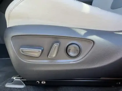 Photo 13 Toyota Rav4 Gén. V Ph1 Lounge 5