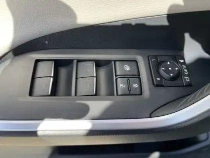 Photo 14 Toyota Rav4 Gén. V Ph1 Lounge 5