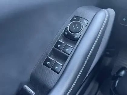 Photo 5 Ford Mustang Gén. I Ph1 NG Mach-E 5