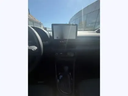 Photo 13 Toyota Yaris Hybride 116h Design VD