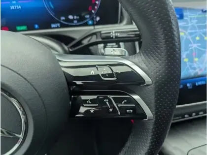 Photo 27 Mercedes Classe E Berline 300 de Hybrid EQ AMG Line