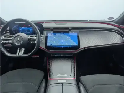 Photo 14 Mercedes Classe E Berline 300 de Hybrid EQ AMG Line
