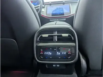 Photo 13 Mercedes Classe E Berline 300 de Hybrid EQ AMG Line