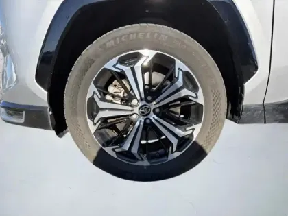 Photo 8 Toyota Rav4 Gén. V Ph1 Design Business 5