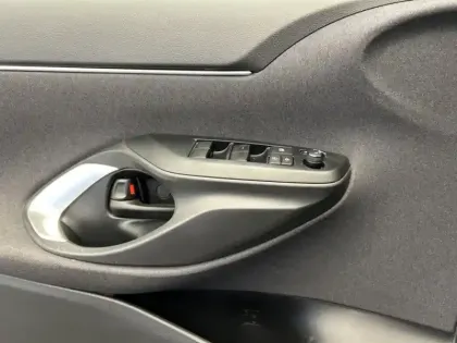 Photo 13 Toyota Yaris Hybride 1.5 116H DESIGN PACK CARGO