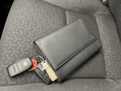 Photo 15 Toyota Yaris Hybride 1.5 116H DESIGN PACK CARGO