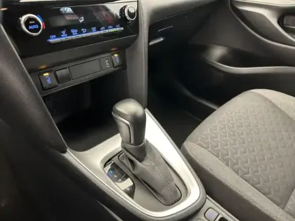 Photo 16 Toyota Yaris Hybride 1.5 116H DESIGN PACK CARGO