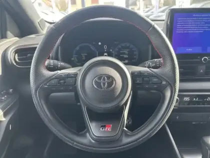 Photo 15 Toyota Yaris Hybride 130h GR SPORT