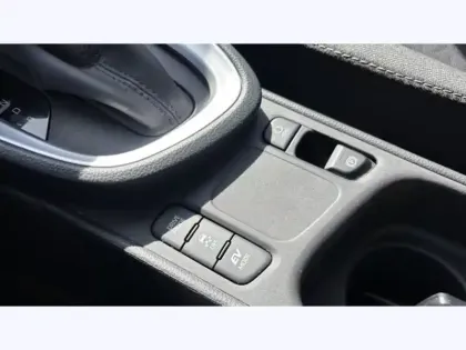 Photo 26 Toyota Yaris Gén. I Ph1 Design 5