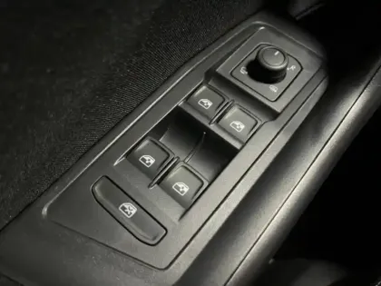 Photo 14 Volkswagen T-roc Gén. I Ph2 Life Plus 5