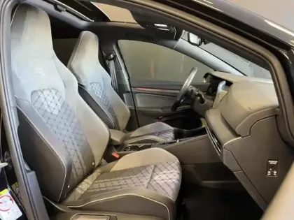 Photo 10 Volkswagen Golf  1.5 eTSI OPF 150ch R-Line DSG7