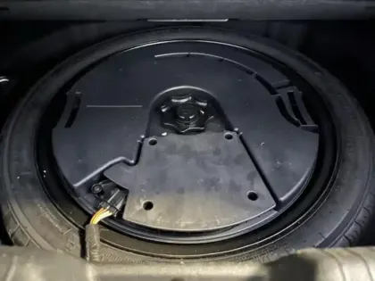 Photo 13 Volkswagen Golf  1.5 eTSI OPF 150ch R-Line DSG7