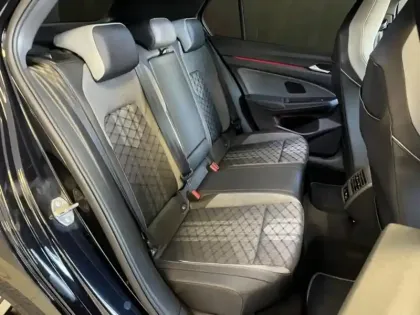 Photo 11 Volkswagen Golf  1.5 eTSI OPF 150ch R-Line DSG7