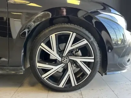 Photo 8 Volkswagen Golf  1.5 eTSI OPF 150ch R-Line DSG7