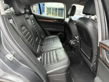 Photo 11 Alfa Romeo Stelvio  2.0T 280ch Super Q4 AT8 MY19