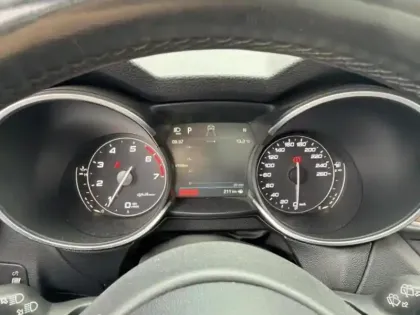 Photo 8 Alfa Romeo Stelvio  2.0T 280ch Super Q4 AT8 MY19