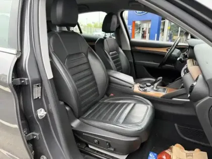 Photo 10 Alfa Romeo Stelvio  2.0T 280ch Super Q4 AT8 MY19