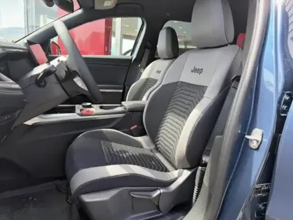 Photo 23 Jeep Compass  1.2 Turbo T3 145ch e-Hybrid First Edition BVR6