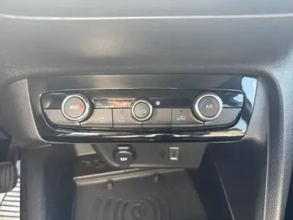 Photo 12 Opel Corsa  1.2 Turbo 100 ch GS