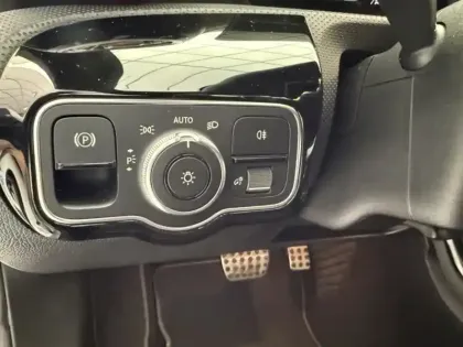 Photo 13 Mercedes Classe A 200 d AMG Line