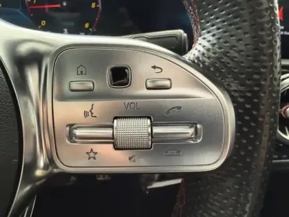 Photo 16 Mercedes Classe A 200 d AMG Line