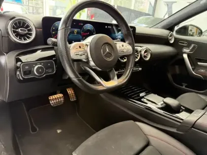 Photo 8 Mercedes Classe A 200 d AMG Line