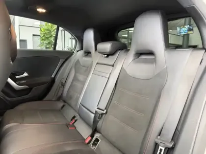 Photo 11 Mercedes Classe A 200 d AMG Line