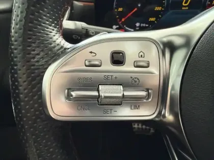 Photo 15 Mercedes Classe A 200 d AMG Line