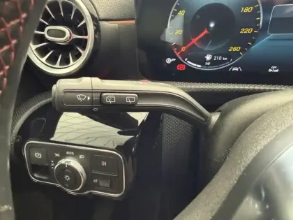 Photo 17 Mercedes Classe A 200 d AMG Line