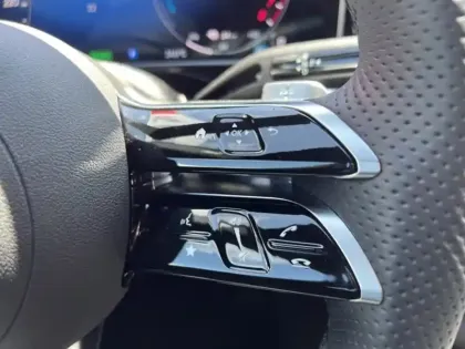 Photo 16 Mercedes CLA sse E 300 e Hybrid EQ AMG L