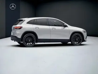 Photo 18 Mercedes GLA 200 