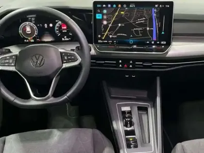 Photo 9 Volkswagen Golf 1.5 eHybrid 204 DSG6 VW Edition