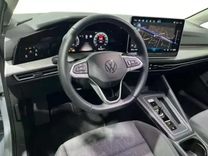 Photo 8 Volkswagen Golf 1.5 eHybrid 204 DSG6 VW Edition