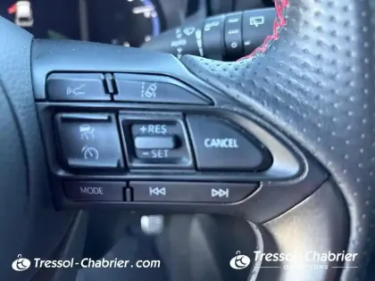 Photo 12 Toyota Yaris  Cross Hybride 116h 2WD GR SPORT