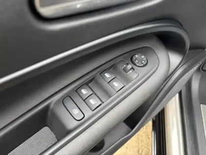 Photo 14 Alfa Romeo Junior  1.2 Ibrida 136ch DCT6