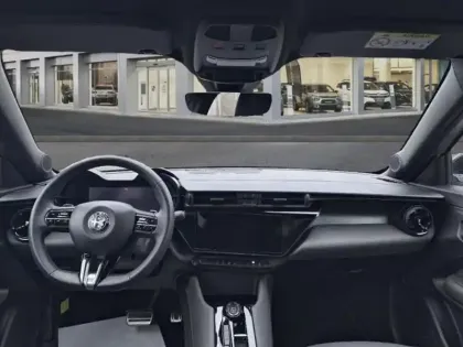 Photo 7 Alfa Romeo Junior  1.2 Ibrida 136ch DCT6