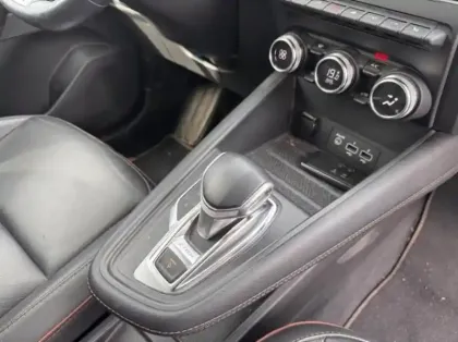 Photo 14 Renault Captur  1.6 E-Tech Plug-in 160ch Initiale Paris