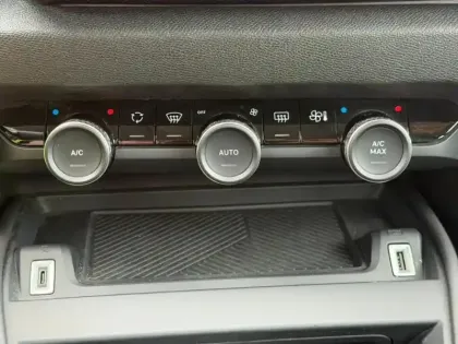 Photo 13 Citroën C4  Essence 130ch S&S Feel EAT8