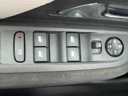 Photo 14 Citroën C4  Essence 130ch S&S Feel EAT8