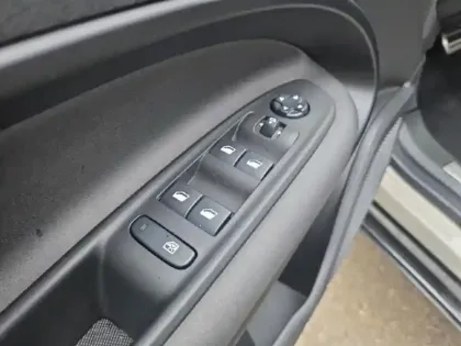 Photo 12 Alfa Romeo Junior  1.2 Ibrida 136ch DCT6