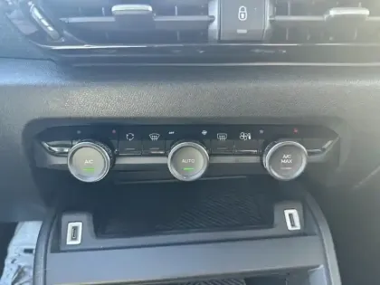 Photo 14 Citroën C4  1.2 Hybride 145ch MAX e-DCS6