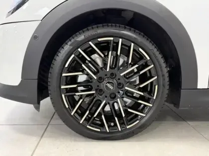 Photo 8 Mini Cooper Gén. IV (F67) Ph1 Favoured 2