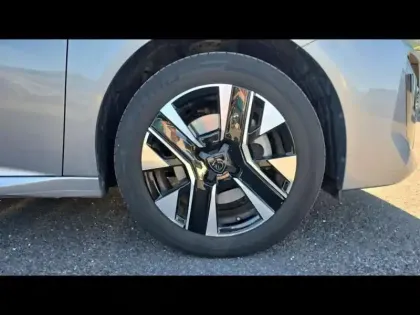 Photo 8 Peugeot 208  1.2 Hybrid 100ch Allure e-DCS6