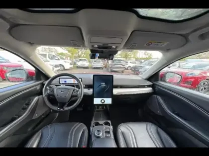 Photo 9 Ford Mustang  Mach-E 294ch Extended Range 99kWh 7cv