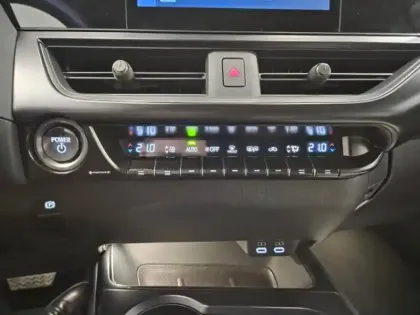 Photo 8 Lexus UX Gén. I Ph1 MC Pack 5