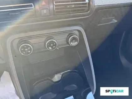 Photo 11 Citroën C3  1.2 Hybride 110ch PLUS e-DCS6