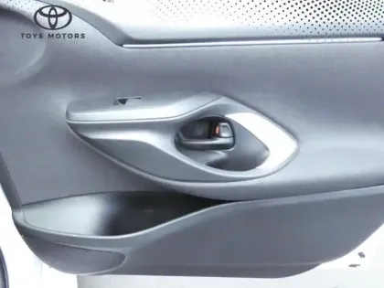 Photo 10 Toyota Yaris Hybride 116h Dynamic