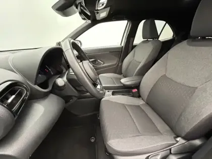 Photo 8 Toyota Yaris Hybride 1.5 HYBRID 130H DESIGN / PACK CARGO